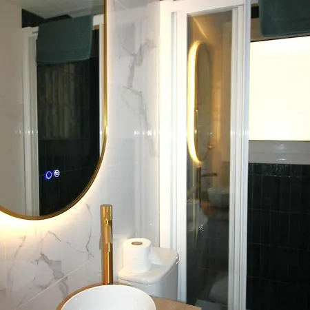 Maritim Ii 2 At.1 - Moderno, Agradable Y Muy Bien Equipado Situado En 1ª Linea De Mar - Es-228-82 Apartment Llanca